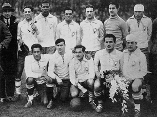 Preguinho (segundo agachado da direita para a esquerda) foi o primeiro capitão da Seleção Brasileira em Copas do Mundo