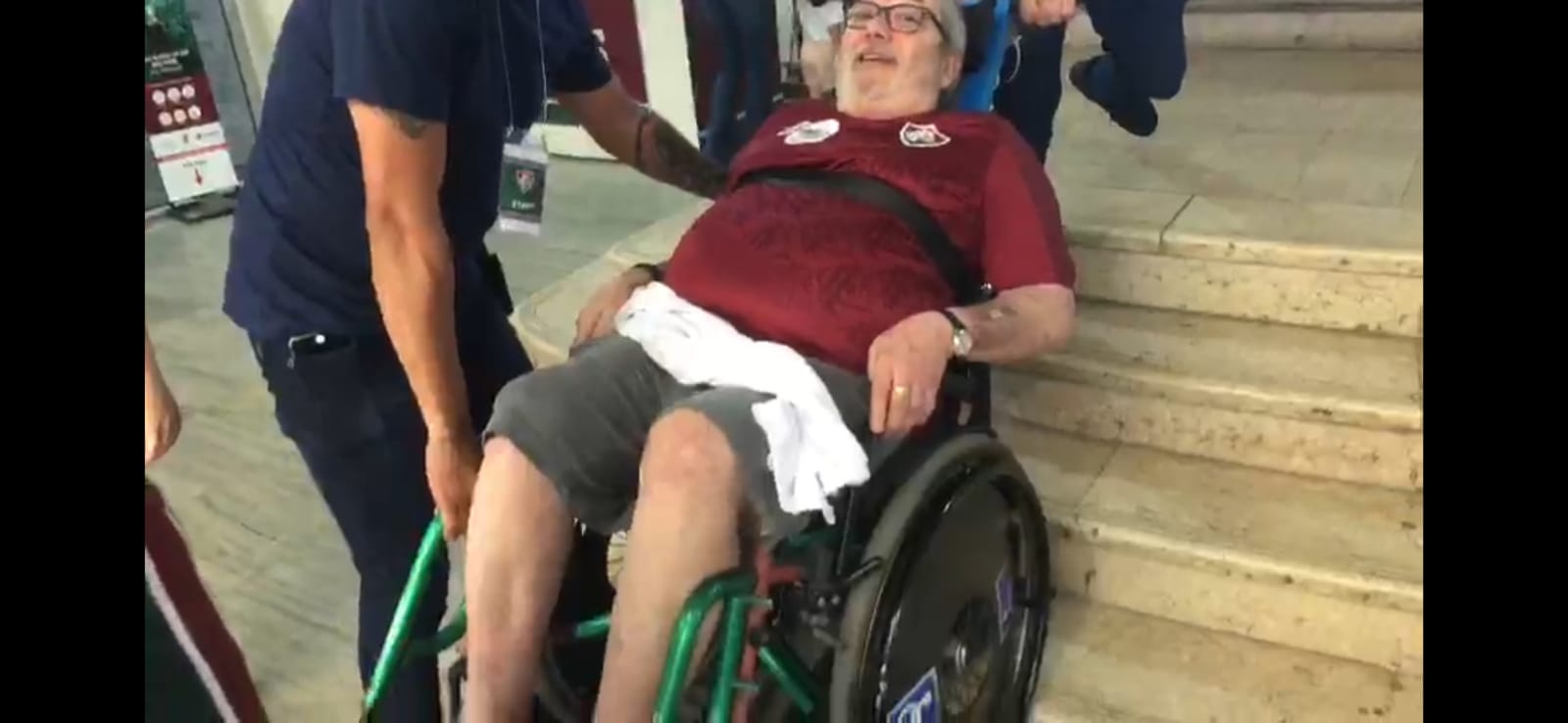 EleiçõesNoST: Roberto Horcades vai votar em Laranjeiras com cadeira de rodas