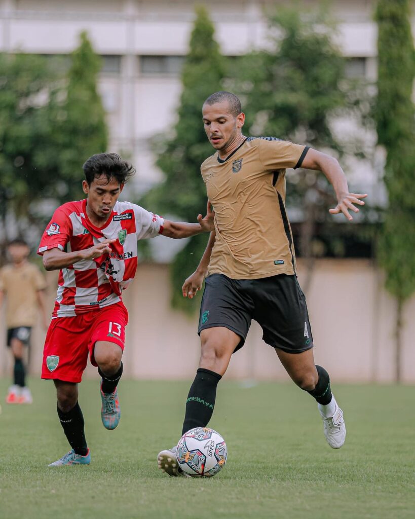 Léo Lélis está no futebol da Indonésia