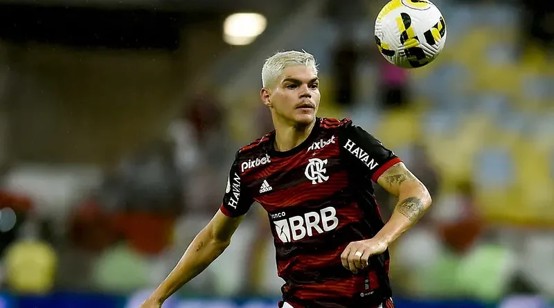 Fluminense receberá valor pela compra de Ayrton Lucas pelo Flamengo