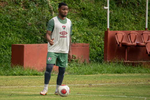 Nathan Lourenço volta a treinar com bola no CTVL