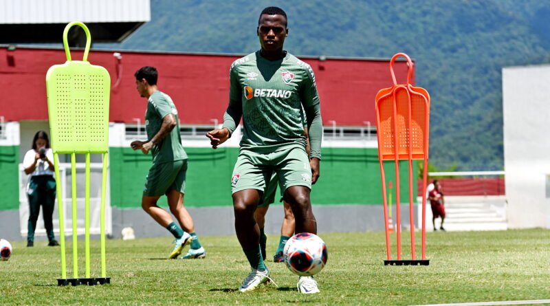 Jhon Arias no treino do Fluminense