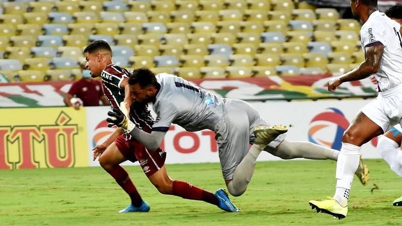 Fluminense reclamou um pênalti do goleiro Jefferson em Miguel