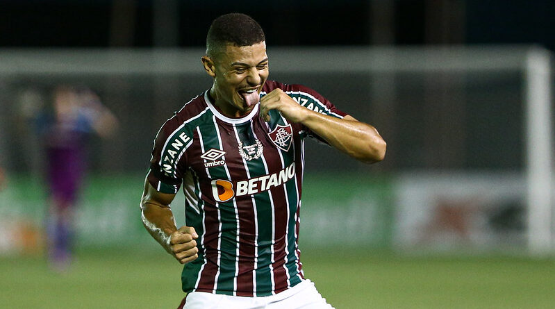André comemorando o gol do Fluminense sobre o Nova Iguaçu em 2022