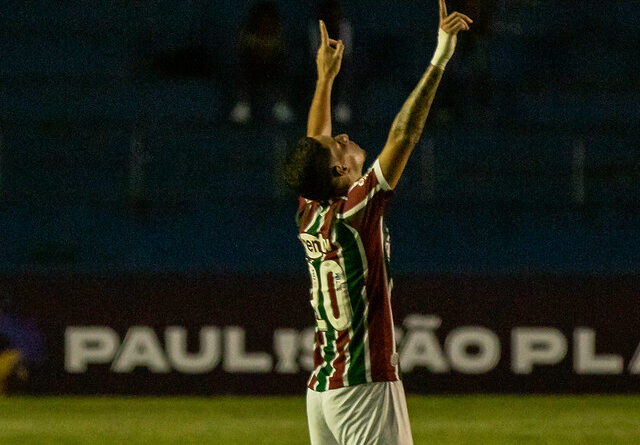 Agner comemorando o gol da vitória do Fluminense na estreia da Copinha