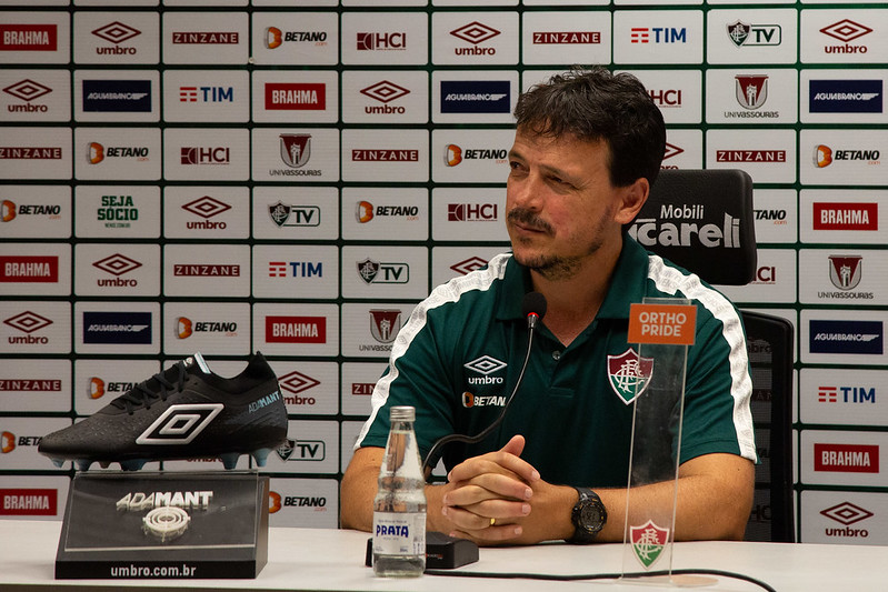 Fernando Diniz na coletiva de imprensa após a vitória do Fluminense sobre o Nova Iguaçu