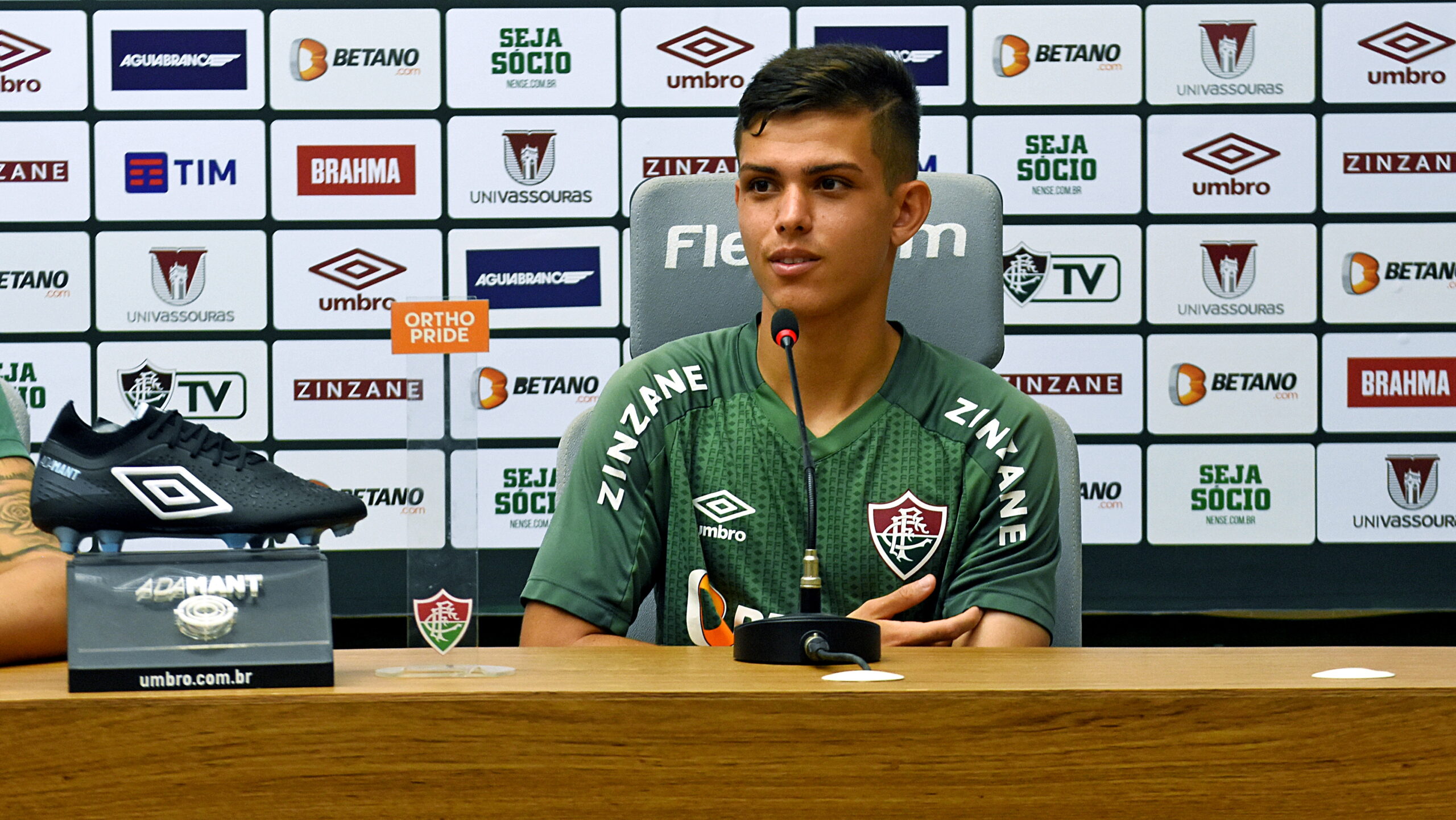 Giovanni fala sobre estreia pelo tricolor e projeta futuro “Tenho certeza que vou dar muita alegria para a torcida do Fluminense” • Saudações Tricolores