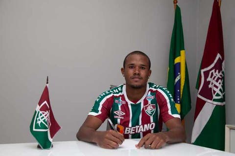 Fluminense assina contrato definitivo com Freitas 