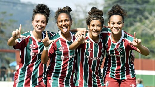 Fluminense anuncia renovação com jogadoras da base