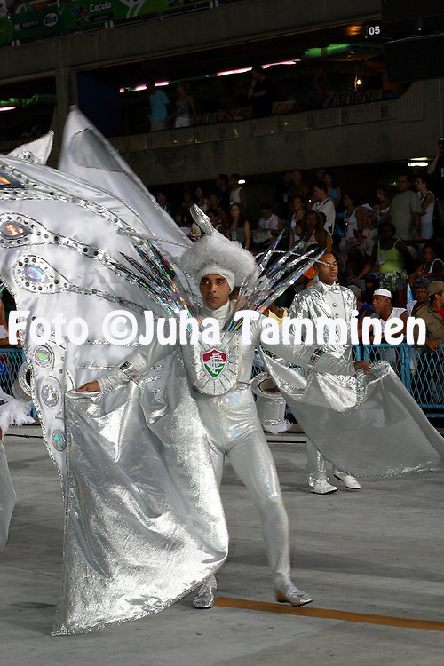 Em 2003, a borboleta, símbolo da escola, ganhou o escudo tricolor