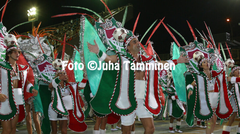Desfile da Acadêmicos da Rocinha em homenagem ao Fluminense no Carnaval 2003