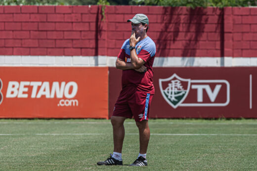 Fernando Diniz no treino do Fluminense