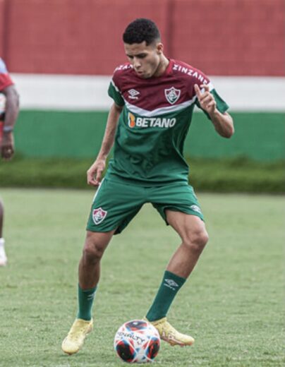 Alexsander comemora título com a Seleção e se diz feliz com volta ao Fluminense: “Voltar em casa é uma situação muito boa”
