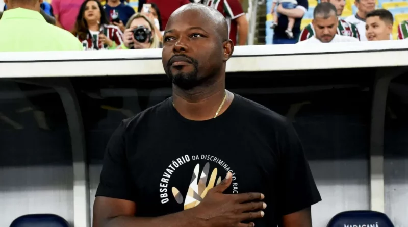 Marcão utilizou camisa de uma campanha contra o racismo