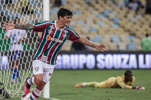 Cano comemorando seu segundo gol na partida contra o Audax