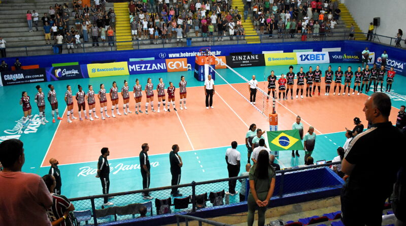 Fluminense antes da partida contra o Bauru