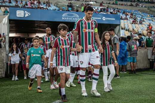 Fluminense entrando em casa