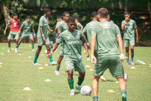 Sub-17 do Fluminense recebe instituição australiana para desenvolver pesquisa científica 