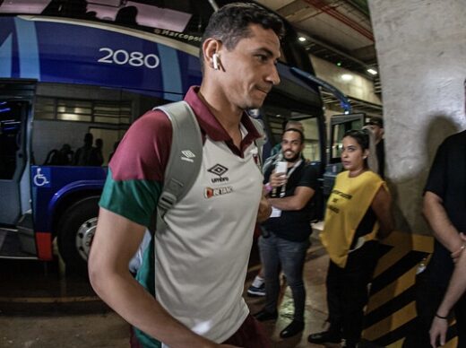 Ganso comemora gol de falta com a camisa do Fluminense: ”Espero que possa ser o primeiro de muitos”