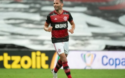 Thiago Maia deve desfalcar Flamengo contra o Fluminense, por causa de trauma no tornozelo