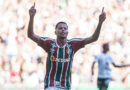 Alexsander comemorando o primeiro gol pelo Fluminense