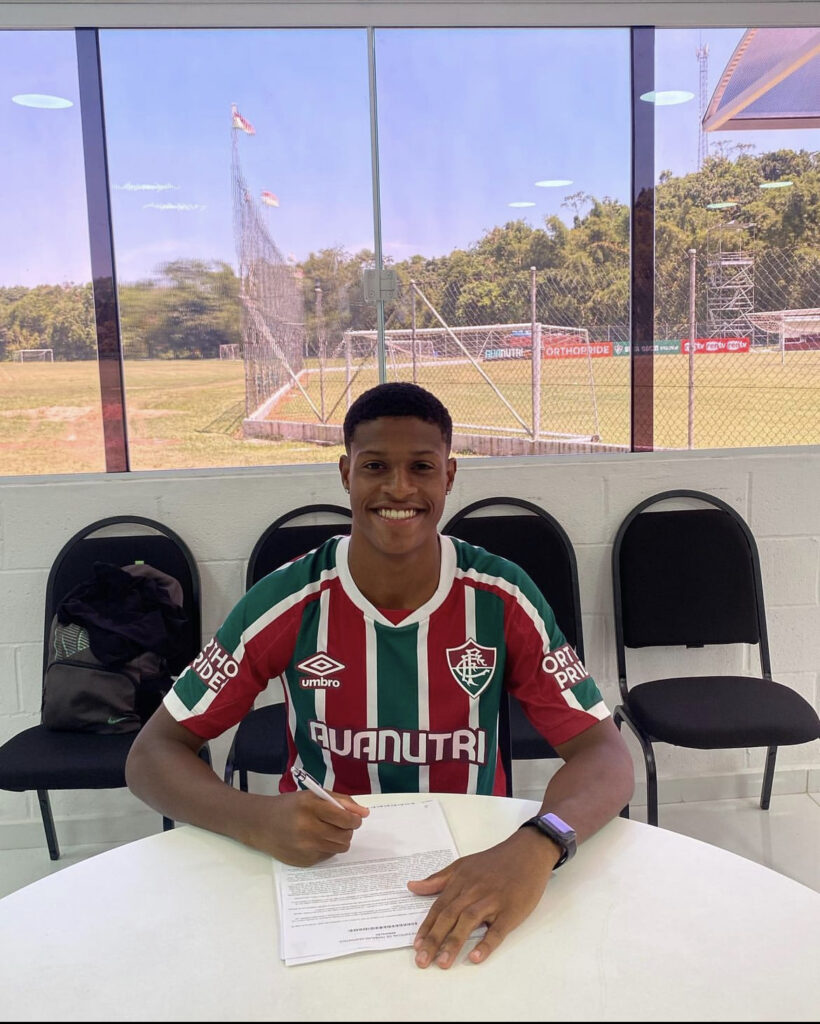 Sub-20: Marcos Henrique renova seu contrato com o Fluminense até 2027 ...