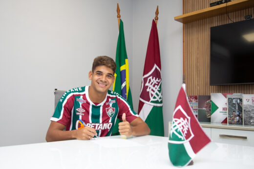 Fluminense renova com João Neto 