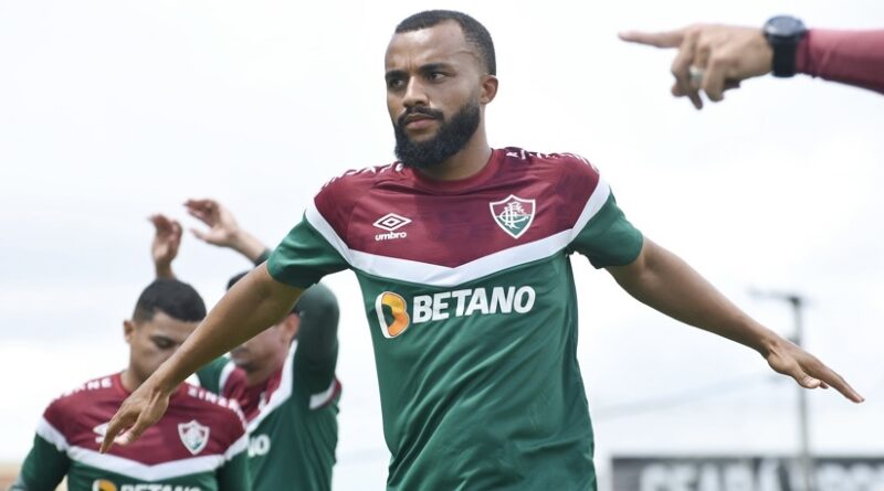 Samuel Xavier atribui a Diniz sua fase no Fluminense e fala sobre ambição do clube no ano: “Entramos em todos os campeonatos em busca do título”