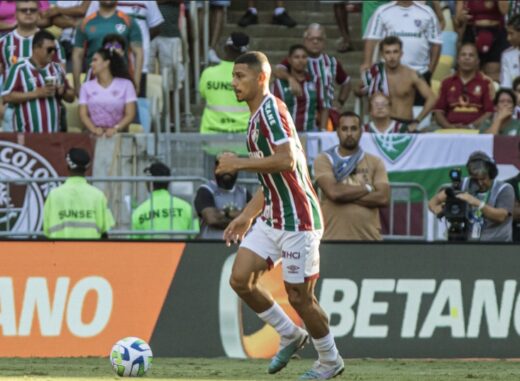 André brinca com gol anulado na partida: “Eu e o Fábio somos os únicos que não fazem gols”