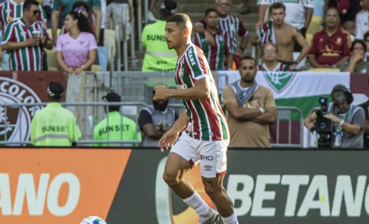 André brinca com gol anulado na partida: “Eu e o Fábio somos os únicos que não fazem gols”