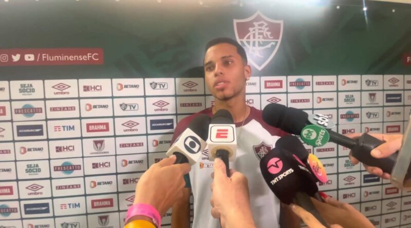 Alexsander na zona mista pós Fluminense 4 x 1 Flamengo / Foto: Saudações Tricolores