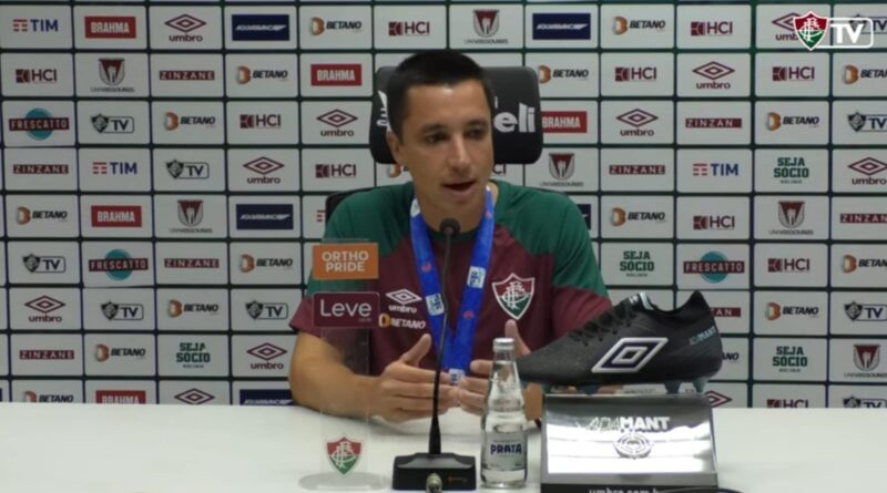 Eduardo Barros em coletiva pós Fluminense 4 x 1 Flamengo / Foto: Reprodução YouTube Fluminense