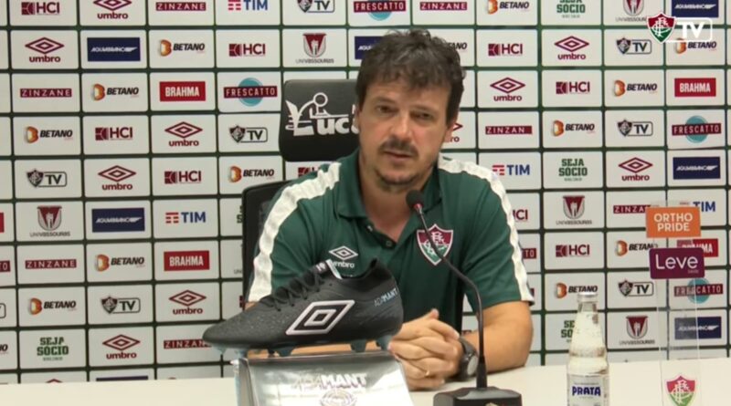 Fernando Diniz em coletiva após Fluminense 3 x 0 Paysandu / Foto: Saudações Tricolores