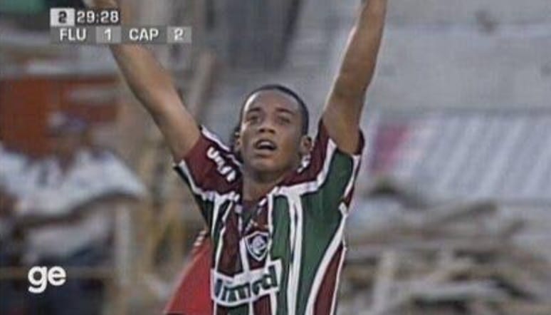 Marcelo marca contra o Athletico Paranaense em 2006 / Foto: Reprodução Globo Esporte