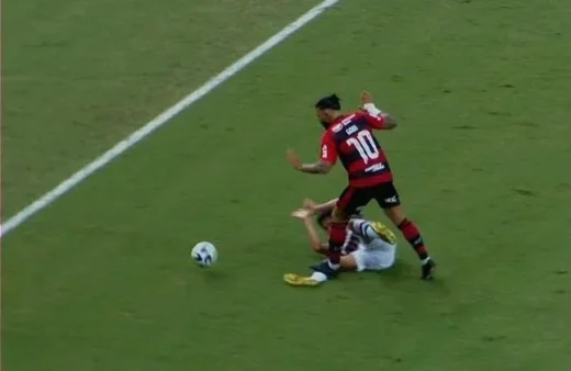 Injusto? Torcida se enfurece nas redes sociais contra vermelho não aplicado para Gabigol após pisão em Ganso
