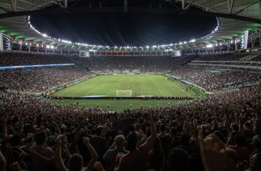 Fluminense é multado pela Conmebol por uso de sinalizadores em partida contra o River Plate 