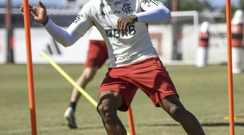 Flamengo afasta Marinho e jogador não enfrenta o Fluminense pela Copa do Brasil