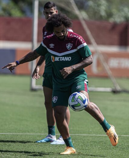 Marcelo treina entre os titulares e pode jogar contra o River