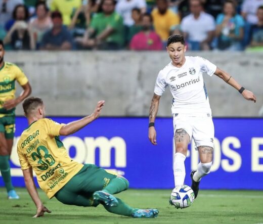 Diogo Barbosa desembarca no Rio de Janeiro para assinar com o Fluminense 