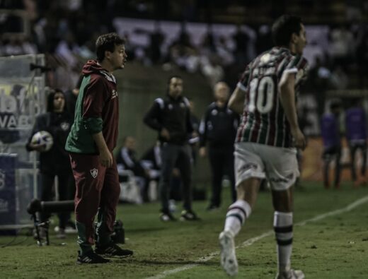Diniz vai cumprir dois jogos de suspensão no Brasileiro