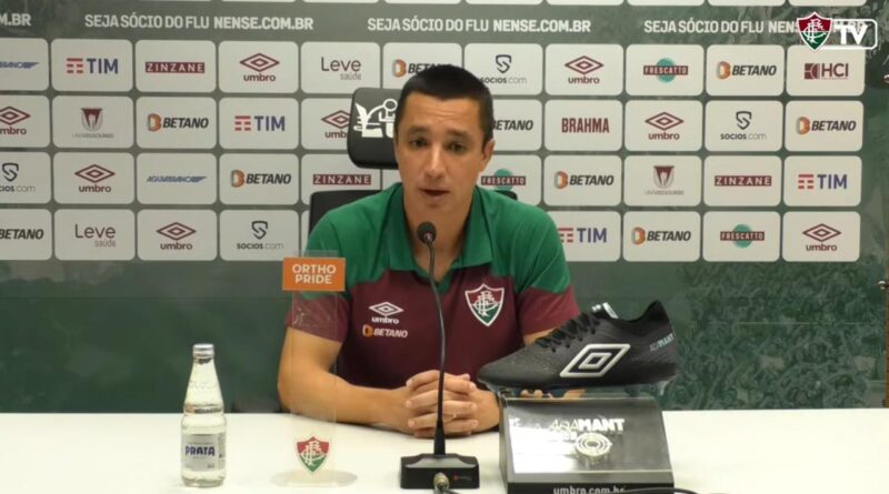 Eduardo Barros em coletiva pós Fluminense 2 x 1 Bahia / Foto: Reprodução FluTV