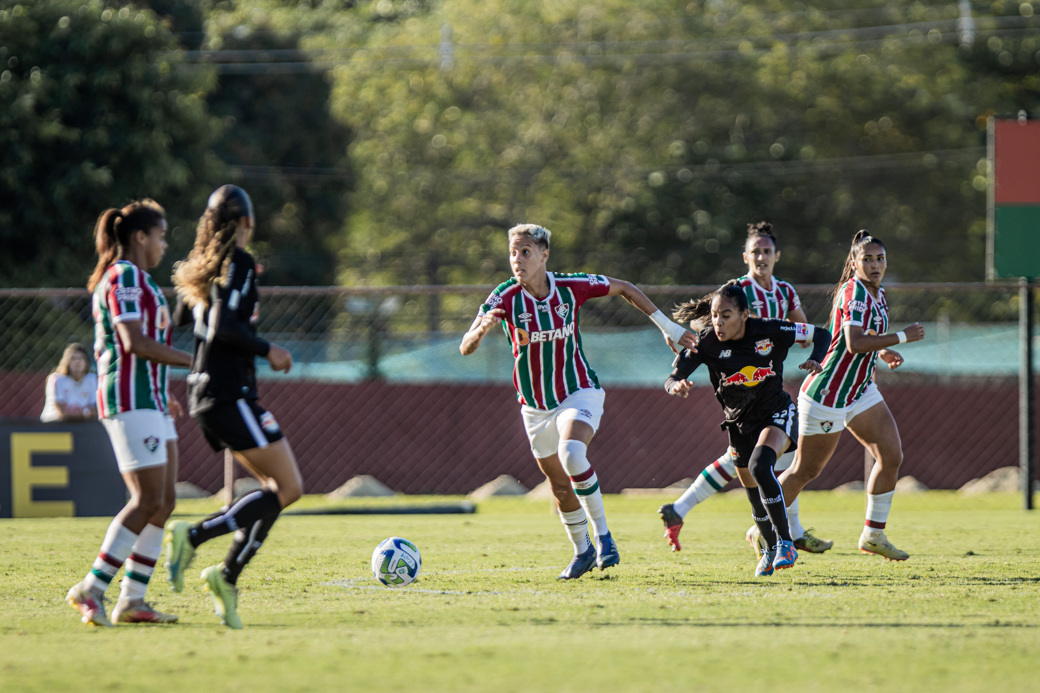 Fluminense é superado pelo Red Bull Bragantino no jogo de ida da final