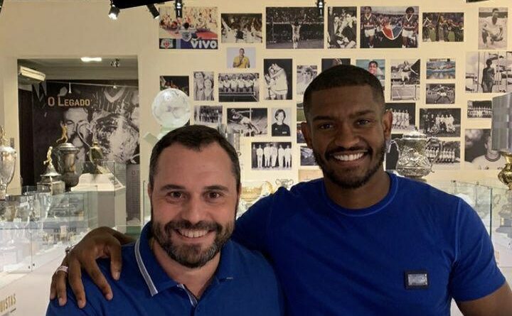 Mário Bittencourt posta foto com Marlon, que já está acertado com o Fluminense: “Visita ilustre”