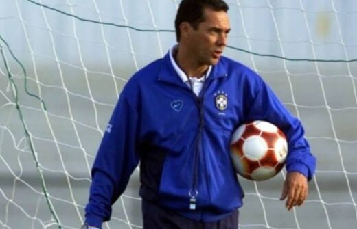 Luxemburgo como técnico da Seleção Brasileira em 1999 / Foto: Reprodução Lendas do Futebol