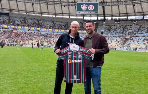 Richarlison e Fred com camisa do Fluminense no Maracanã / Foto: Reprodução