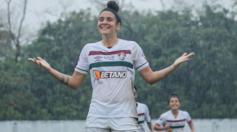 Isa Rangel comemora um de seus gols. Foto: Leonardo Brasil / FFC