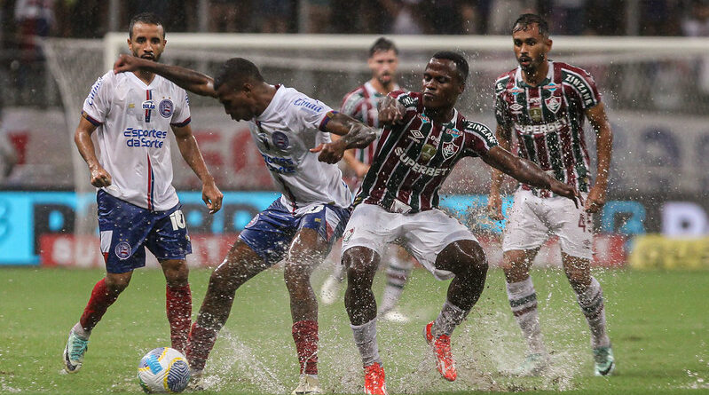 Fluminense sofre virada do Bahia fora de casa e segue sem vencer no Campeonato Brasileiro