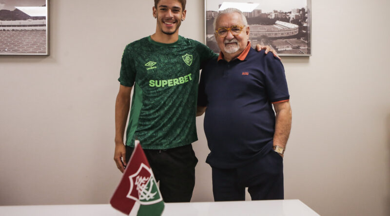 Fluminense acerta renovação de Justen até o fim de 2026