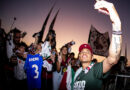 Torcida do Fluminense prepara festa no Galeão antes do embarque para decisão contra o Palmeiras