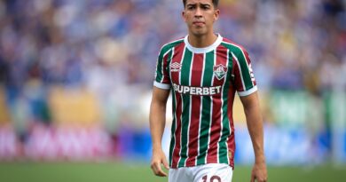 Fluminense aceita proposta do Olimpia por Lezcano, mas regra da Fifa adia acerto Fluminense aceita proposta do Olimpia por Lezcano, mas regra da Fifa adia acerto